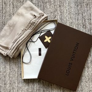 Louis Vuitton guaranteed authentic monogram scarf